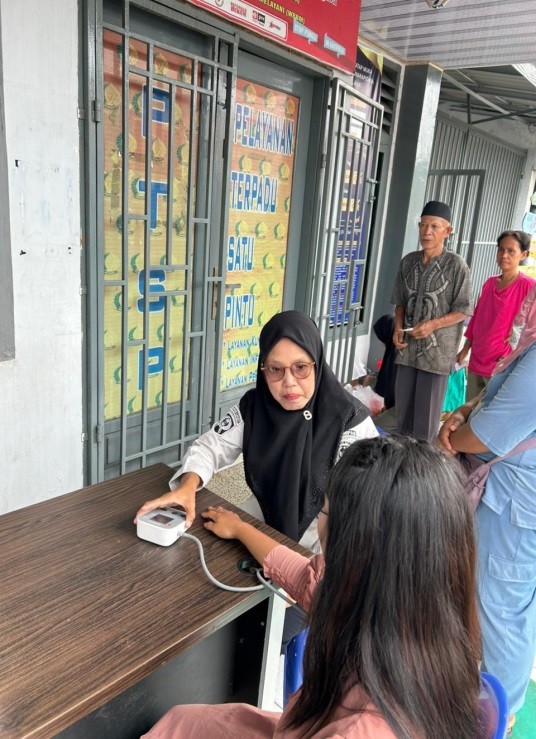 PENGOBATAN GRATIS BAGI MASYARAKAT SEKITAR